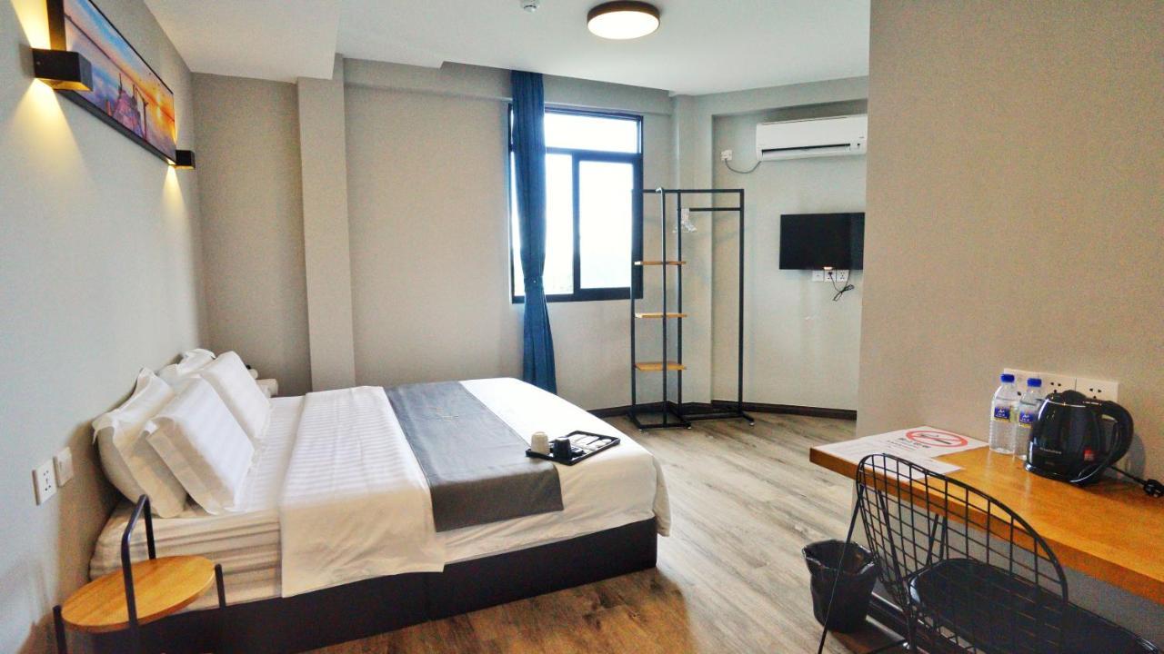 Paly Hotel Semporna Buitenkant foto