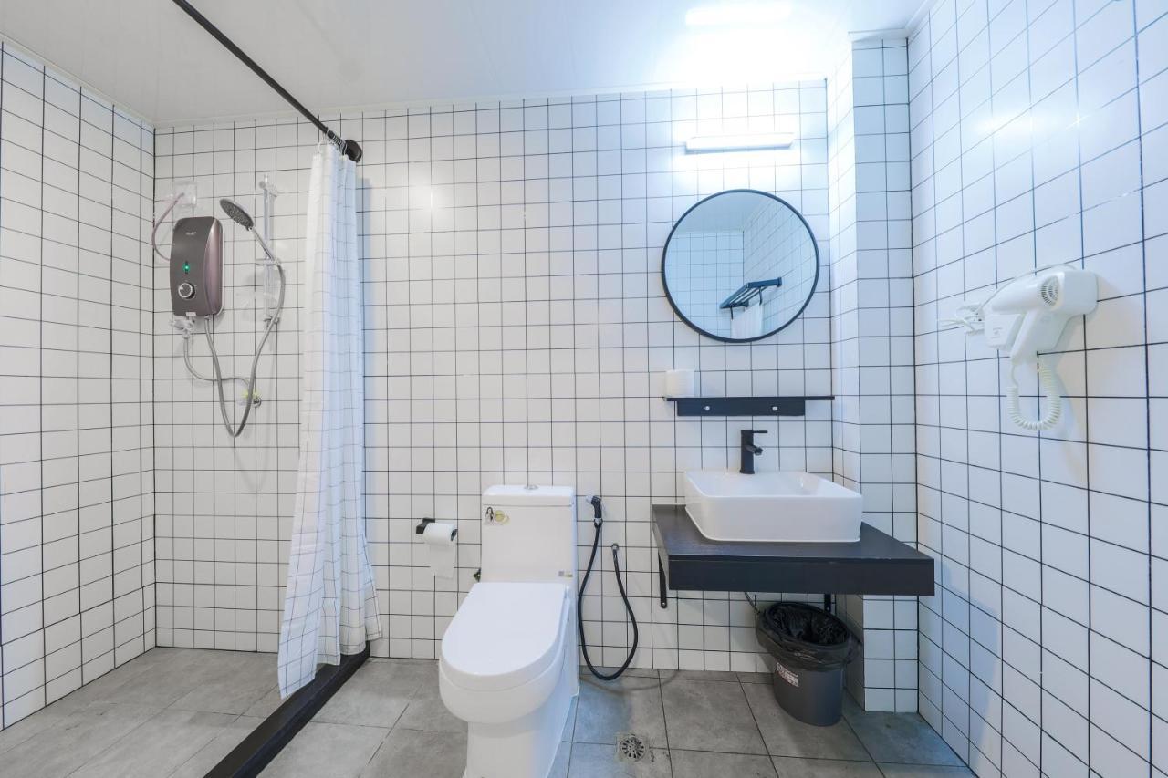 Paly Hotel Semporna Buitenkant foto